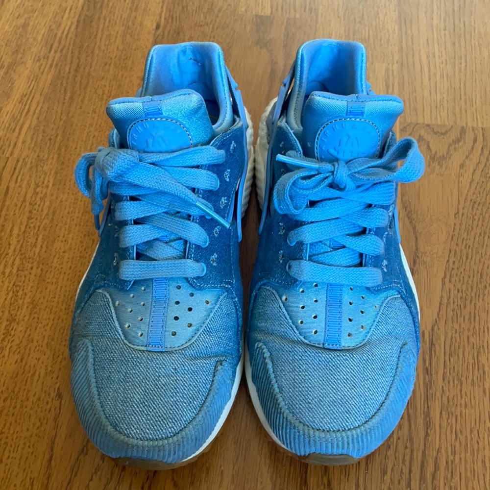 Sz 6 barely worn Nike huarache sneakers denim and corduroy